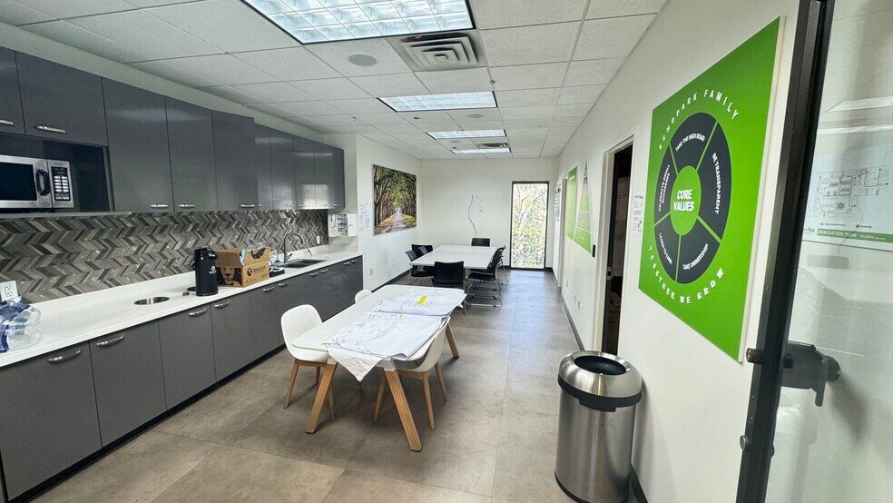 More Photos Of 1431 Cobb Pky SE, Marietta Auto Dealership For Sale