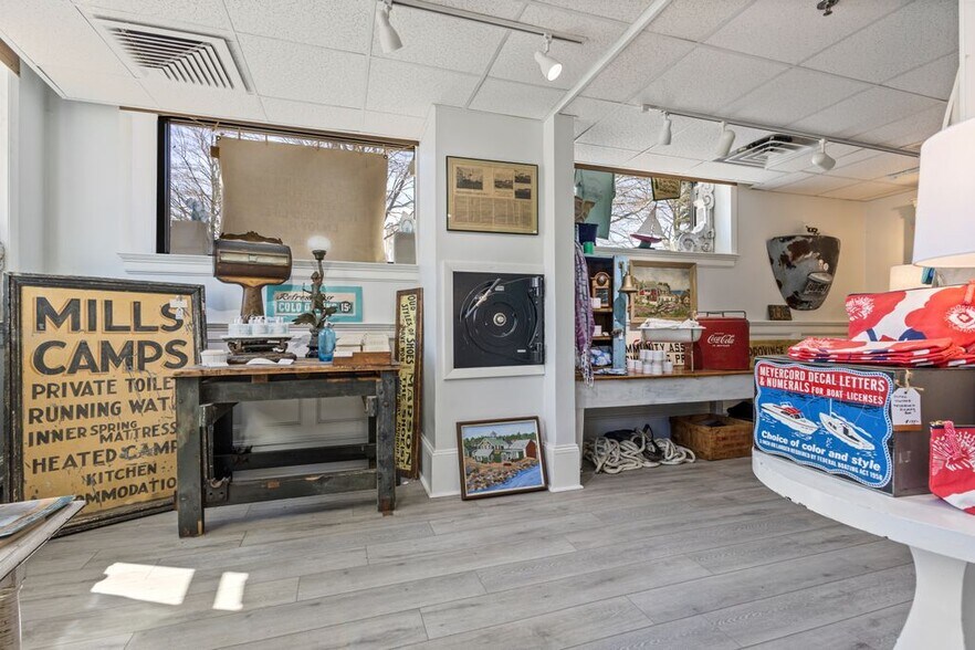 More Photos Of 4 Townsend Ave, Boothbay Harbor Freestanding For Sale