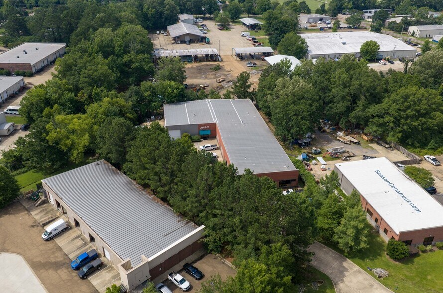 More Photos Of 207 Park Ct, Ridgeland Warehouse For Lease