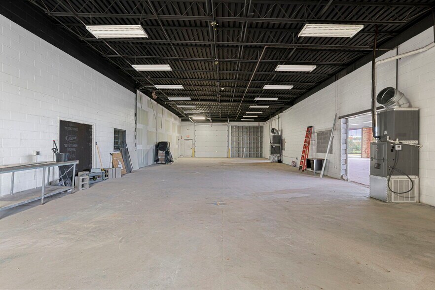 More Photos Of 302 E Happy Valley St, Cave City Light Distribution For Lease