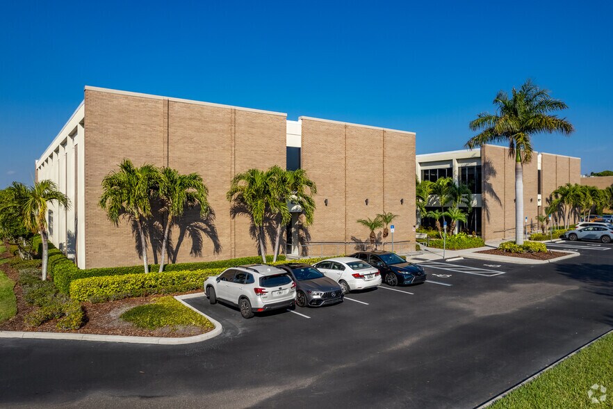 More Photos Of 9500 Koger Blvd N, Saint Petersburg Unknown For Lease