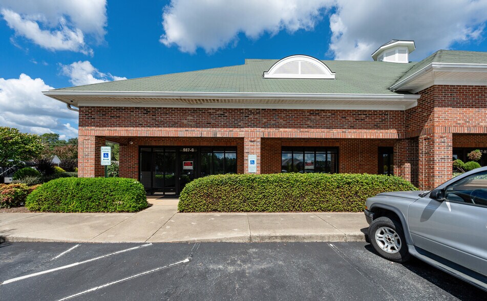 More Photos Of 987 East St, Pittsboro Storefront Retail Office For Lease