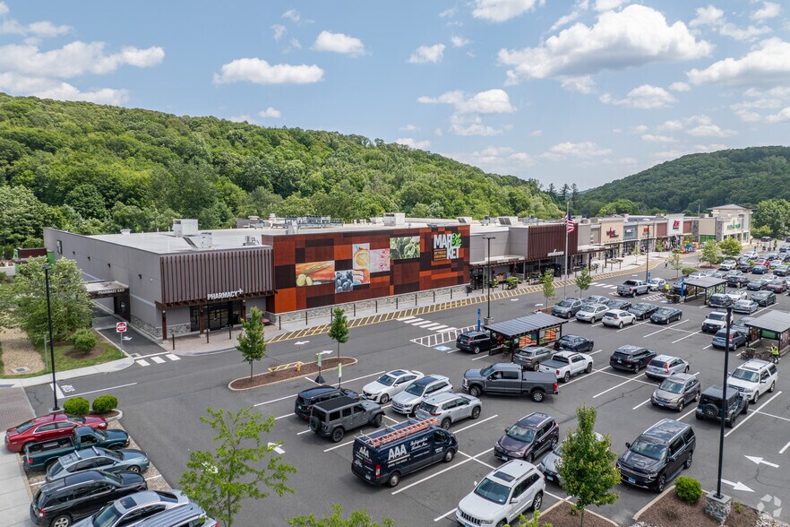 More Photos Of 300 Oxford Rd, Oxford Unknown For Lease