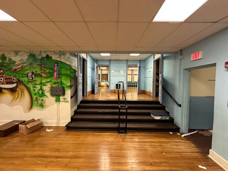 More Photos Of 1100 E Kearney St, Springfield Schools For Sale