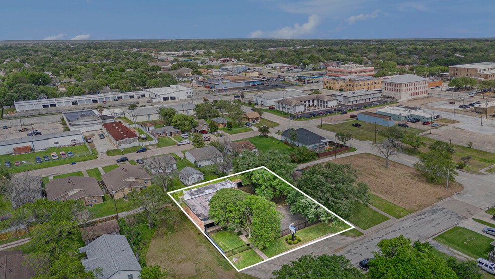 More Photos Of 714 7th Ave N, Texas City Office Residential For Sale