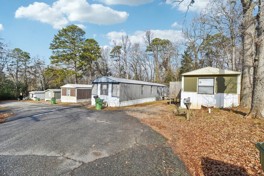 More Photos Of 136 Cain Cir, Spartanburg Manufactured Housing Mobile Home Park For Sale