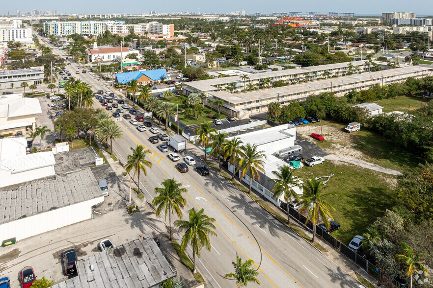 More Photos Of 249 S Federal Hwy, Dania Storefront Retail Office For Sale