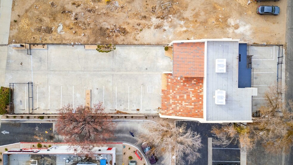 More Photos Of 465 E Palmdale Blvd, Palmdale Loft Creative Space For Lease