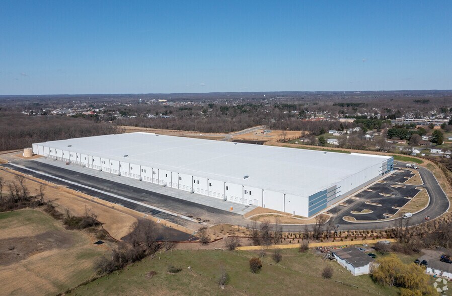 More Photos Of 1000 Commerce Center Dr, Elkton Distribution For Lease