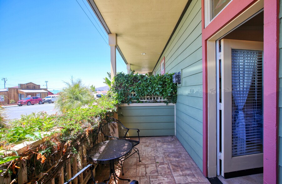 More Photos Of 95 S Ocean Ave, Cayucos Hospitality For Sale