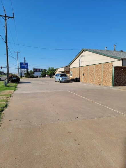 Primary Photo Of 3130 S Van Buren St, Enid Hotel For Sale