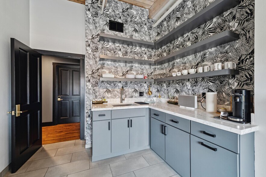 More Photos Of 670 Bridgeway, Sausalito Restaurant For Sale