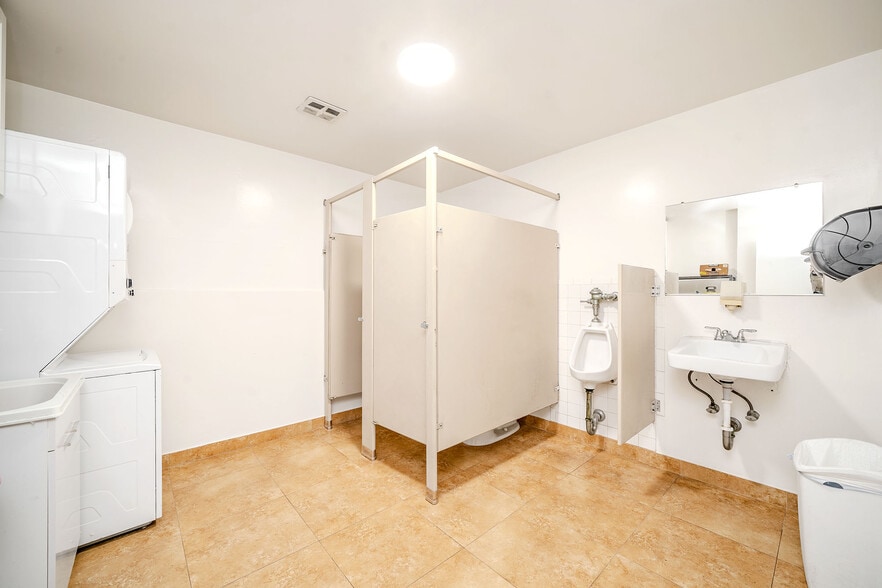 More Photos Of 15000 S Western Ave, Gardena Storefront Retail Office For Sale