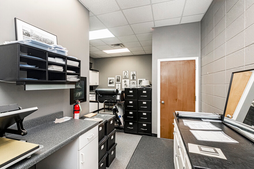 More Photos Of 4950 Government St, Baton Rouge General Retail For Sale