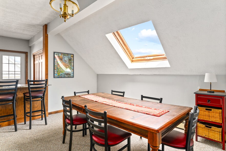 More Photos Of 60 Mile Rd, Wells Restaurant For Sale