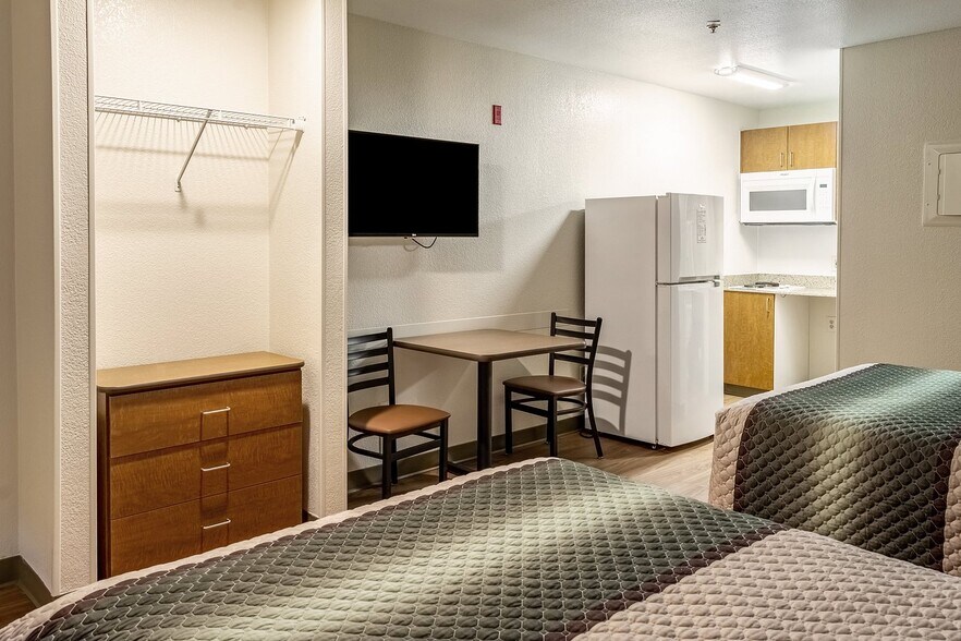 More Photos Of 520 Harlow Rd, Springfield Hotel For Sale