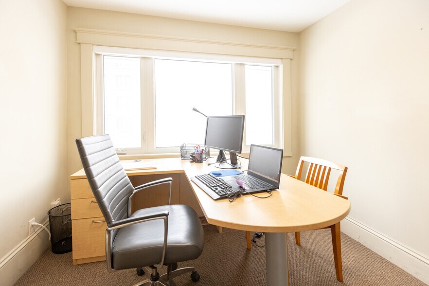 More Photos Of 304 O'connor St, Ottawa Office For Sale