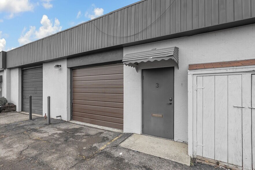 More Photos Of 1150-1180 Corrugated Way, Columbus Warehouse For Lease