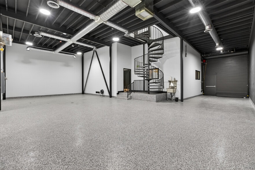 More Photos Of 703 S Main St, Burbank Showroom For Sale