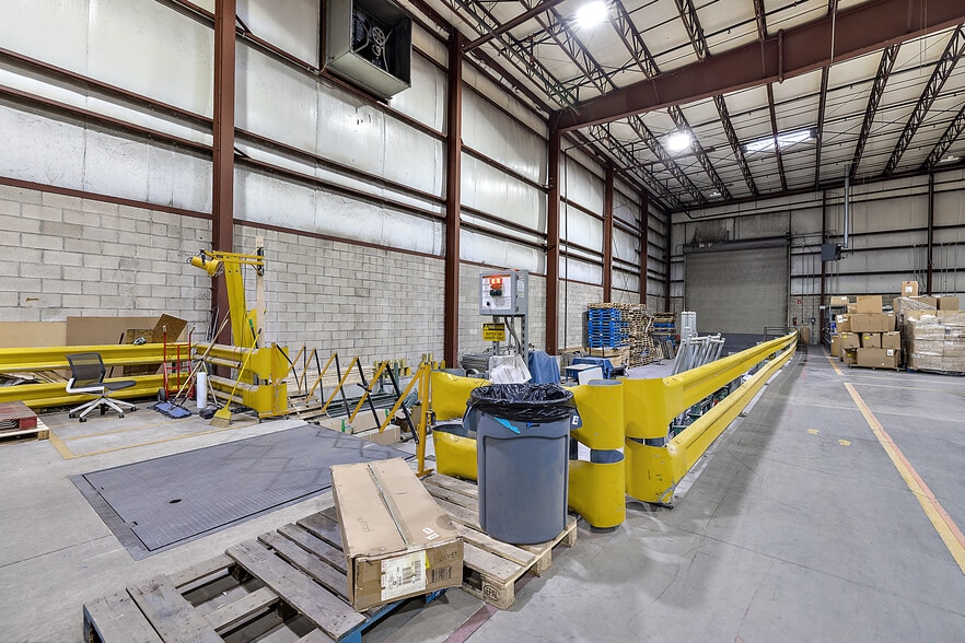 More Photos Of 4333-4335 W Fort St, Detroit Distribution For Lease