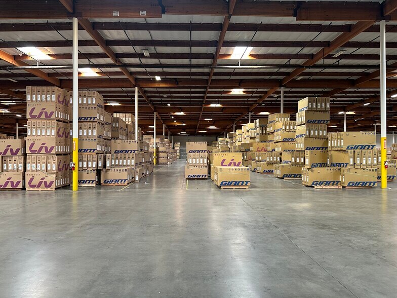 More Photos Of 15500 Phoebe Ave, La Mirada Warehouse For Lease