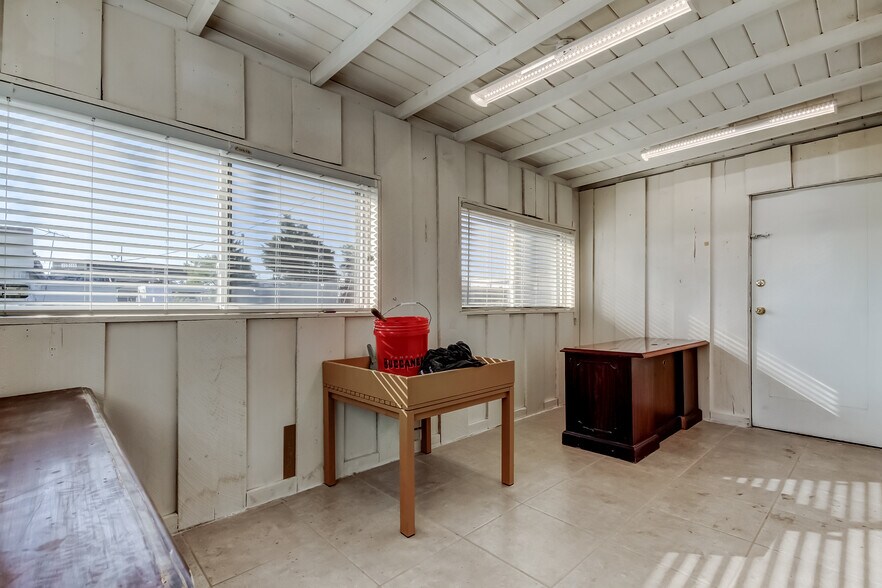 More Photos Of 4539 Mile Stretch Dr, Holiday Office For Sale