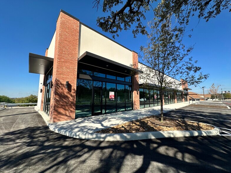 More Photos Of 6540 Babcock Rd, San Antonio General Retail For Lease