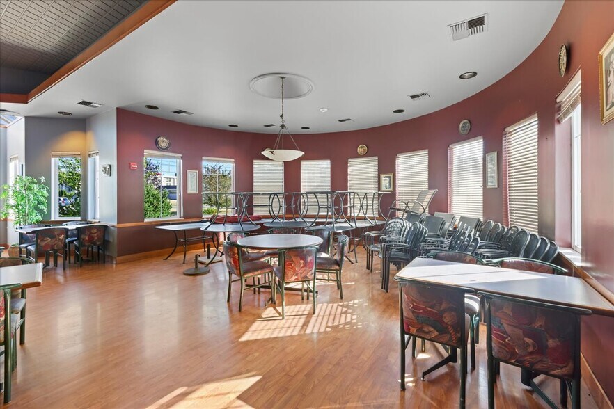 More Photos Of 1650 W Bakerview Rd, Bellingham Restaurant For Sale