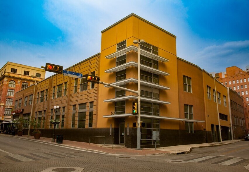 More Photos Of 500 Navarro St, San Antonio Office For Lease