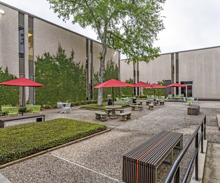 More Photos Of 1322 Space Park Dr, Houston Office For Lease