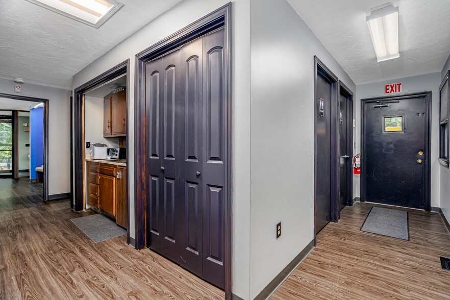 More Photos Of 40 Summer St, Fitchburg Office For Sale