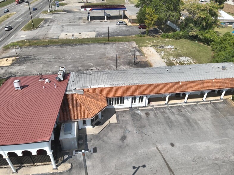 More Photos Of 11505 S Memorial Pky, Huntsville Storefront For Sale