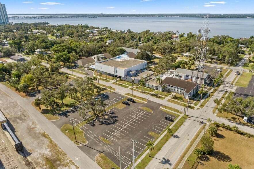 More Photos Of 940 Tarpon St, Fort Myers Schools For Sale