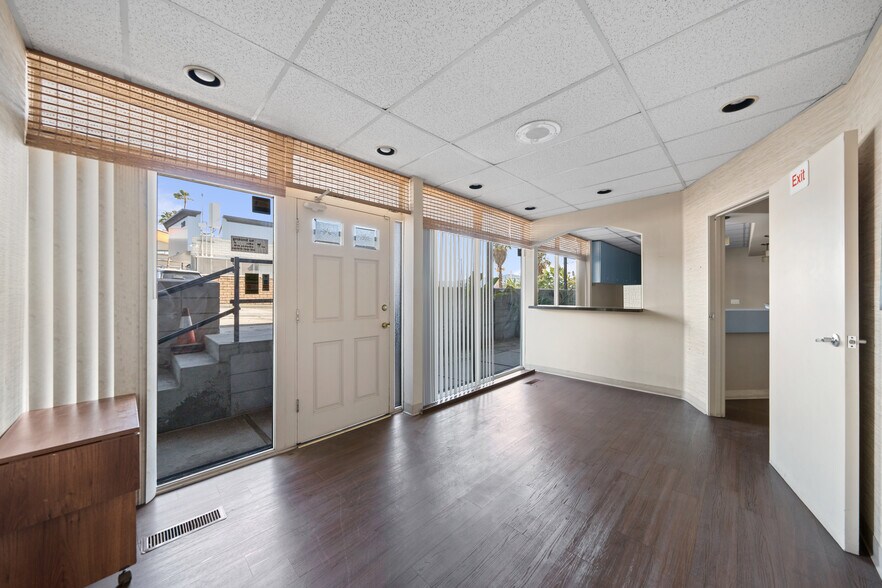 More Photos Of 903 N San Fernando Blvd, Burbank Storefront Retail Office For Sale