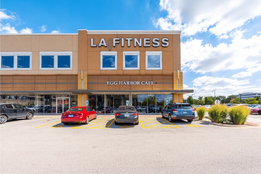 More Photos Of 2030 York Rd, Oak Brook Health Club For Lease
