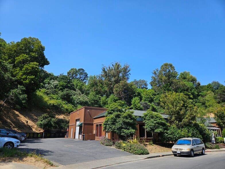 More Photos Of 15 Woodland Ave, San Rafael Service For Sale