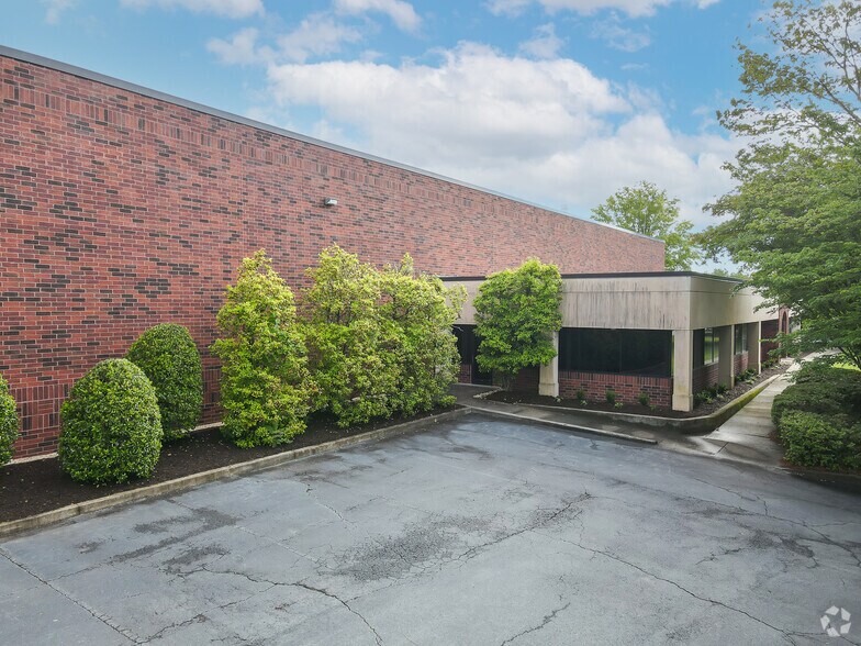 More Photos Of 11801 Vance Davis Dr, Charlotte Distribution For Lease