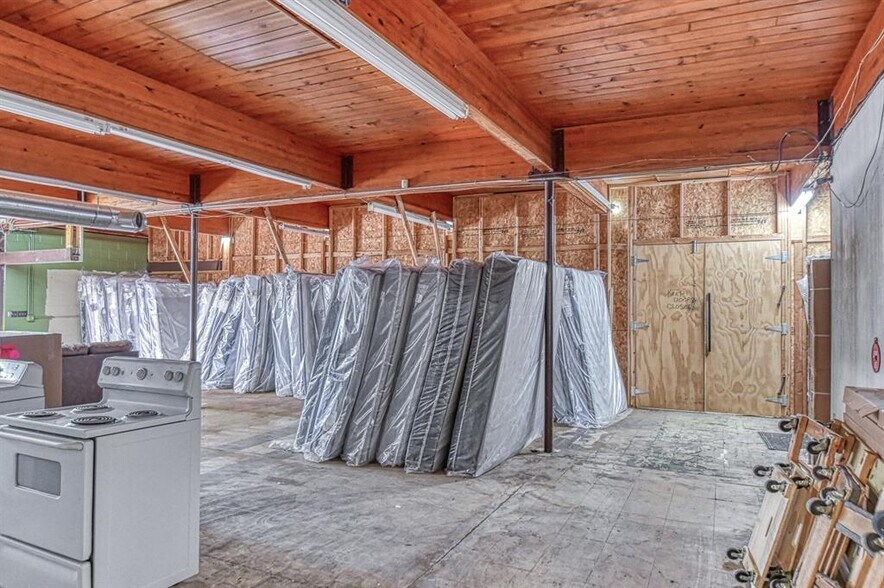 More Photos Of 102 E Central Blvd, Anadarko General Retail For Sale