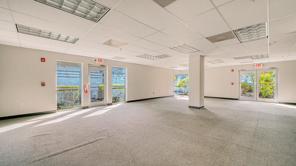 More Photos Of 7316-7320 Delainey Ct E, Sarasota Office Residential For Sale