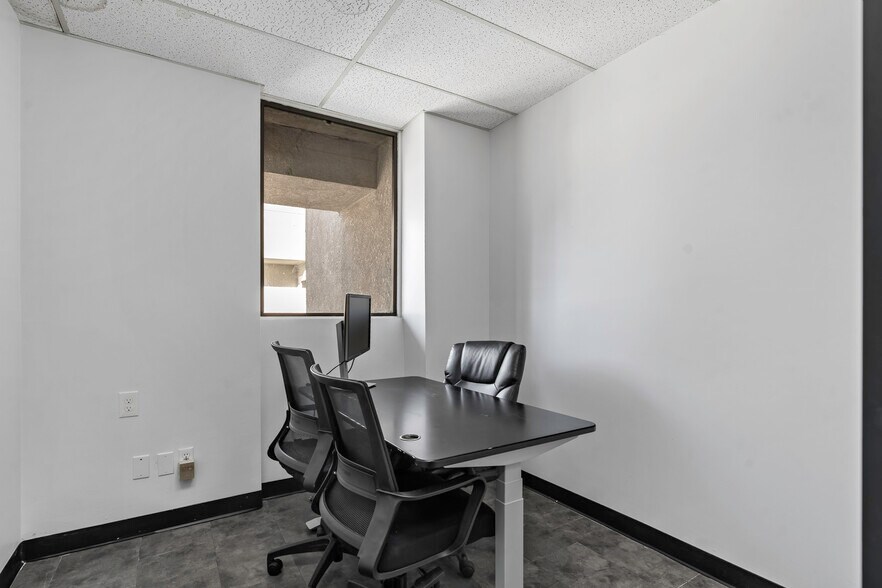 More Photos Of 4600 W American Ave, Bakersfield Office For Sale