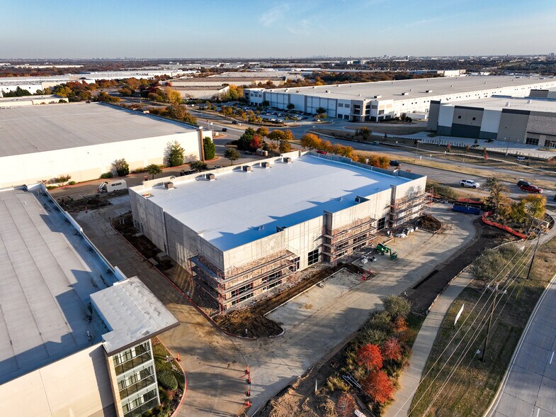 More Photos Of 1100 Lakeside Parkway, Flower Mound Industrial For Lease