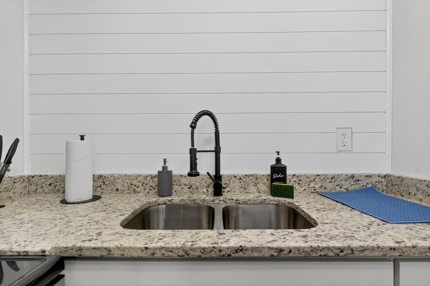 More Photos Of 4513 W McElroy Ave, Tampa Apartments For Sale