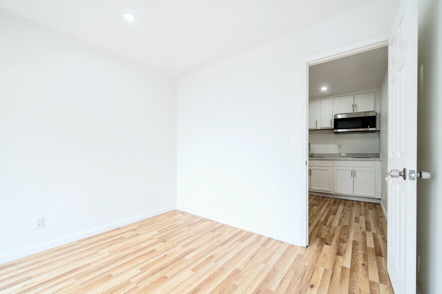 More Photos Of 823 Webster St, Oakland Storefront Retail Residential For Sale