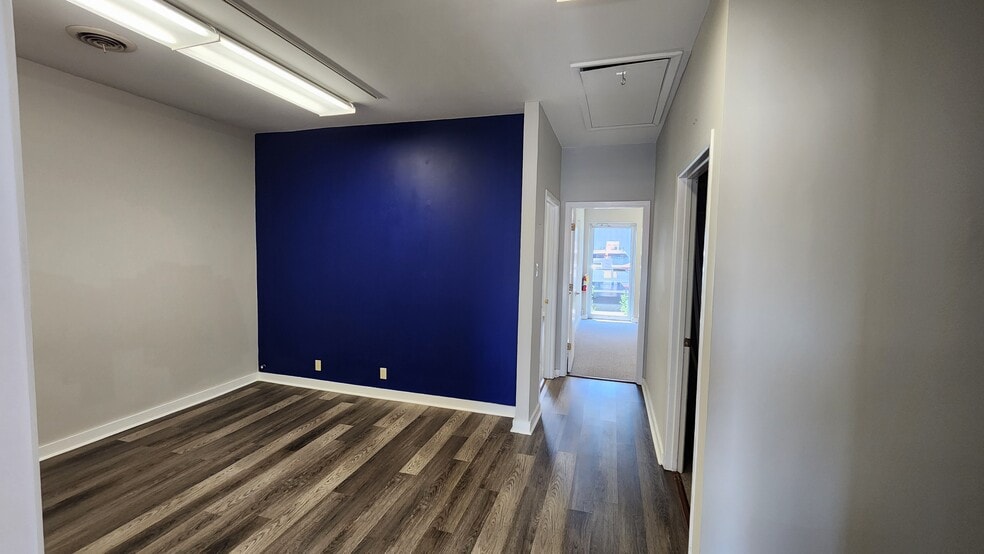 More Photos Of 313 C Oak Ridge Tpke, Oak Ridge Office For Sale