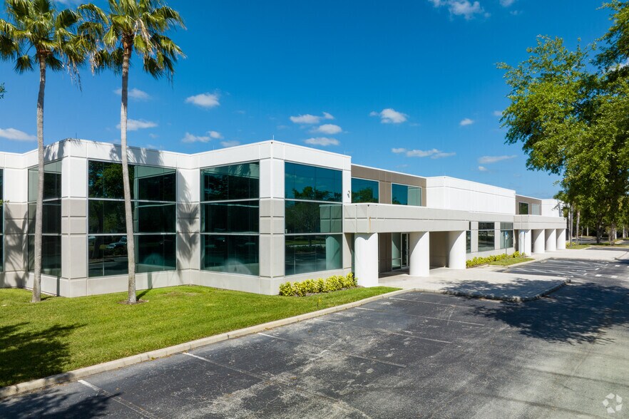 More Photos Of 70 S Keller Rd, Orlando Office For Sale
