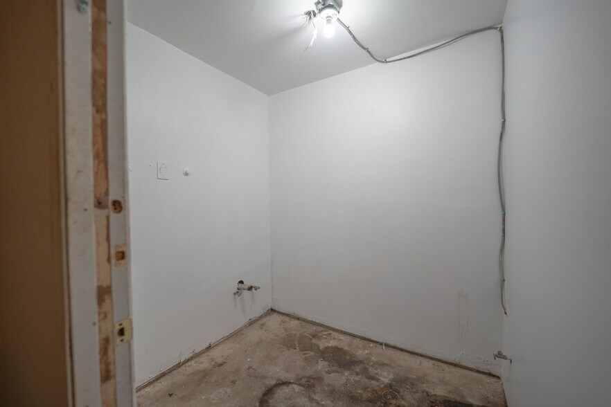 More Photos Of 14104-14108 Pioneer Blvd, Norwalk Storefront For Sale