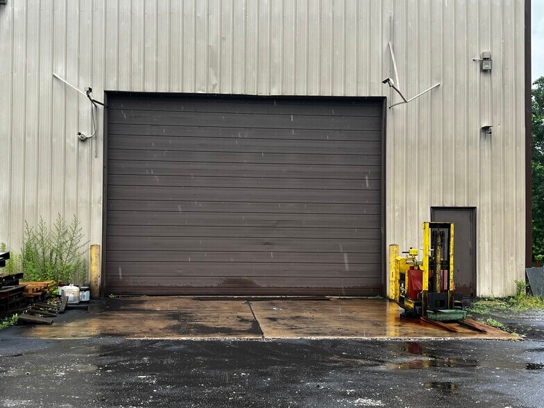 More Photos Of 46 PA-519, Eighty Four Warehouse For Lease