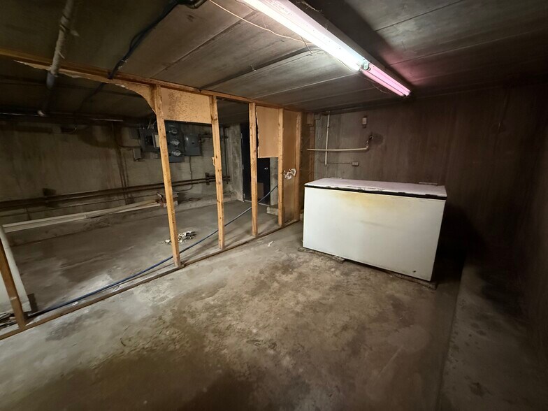 More Photos Of 406 S Park St, Madison Storefront For Lease