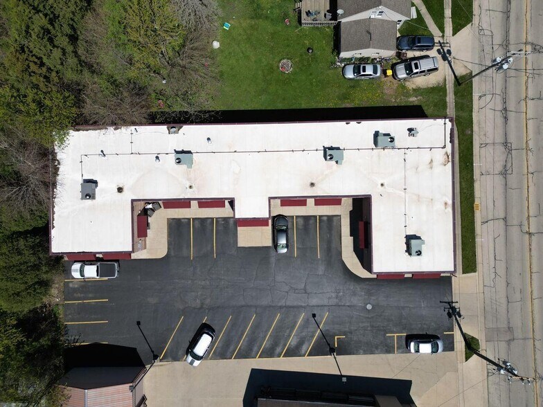 More Photos Of 219 Main St, Pecatonica Freestanding For Sale