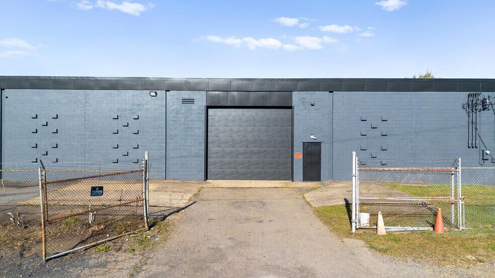 More Photos Of 325 Bridge St, Old Forge Manufacturing For Lease